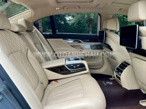 Xe BMW 730i Pure Excellence 2021