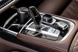 Xe BMW 740i PURE EXCELLENCE 2021