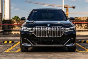Xe BMW 740i PURE EXCELLENCE 2021