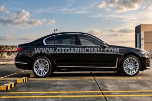 Xe BMW 740i PURE EXCELLENCE 2021