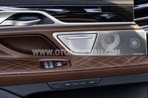 Xe BMW 740i PURE EXCELLENCE 2021