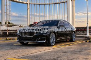 Xe BMW 740i PURE EXCELLENCE 2021